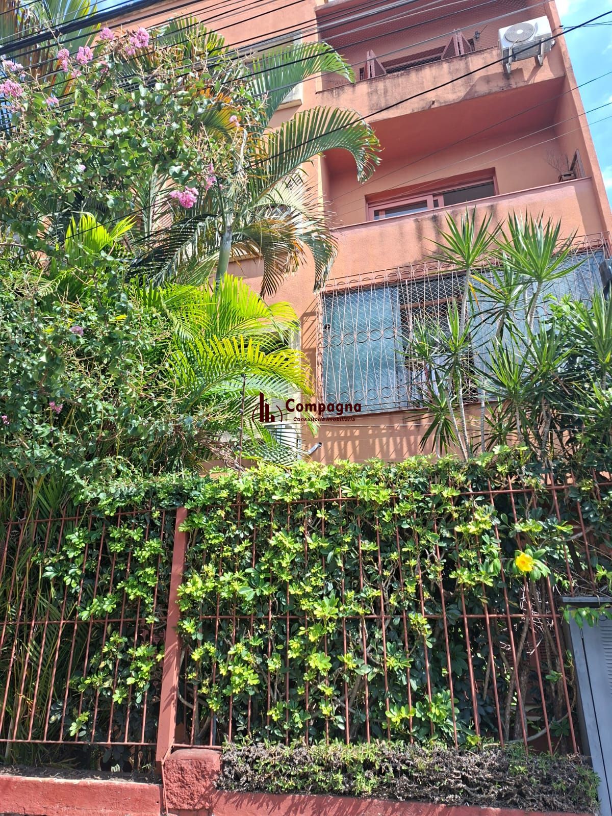 **Apartamento Mobiliado de 3 Quartos à Venda em Porto Alegre, Rio Grande do Sul**