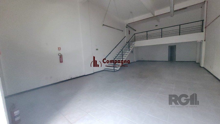 Loja a Venda na Rua Félix da Cunha, com 150m², Moinhos de Vento, entre a Av Cristóvão e Rua  Marques do Pombal, com amplo salão — foto 2