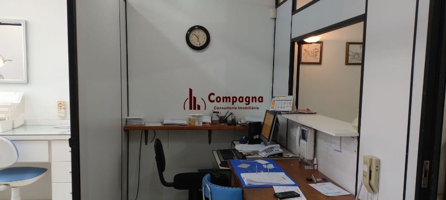 Sala comercial na Av. Cristovão Colombo, medindo 53,16 m² privativos — foto 3