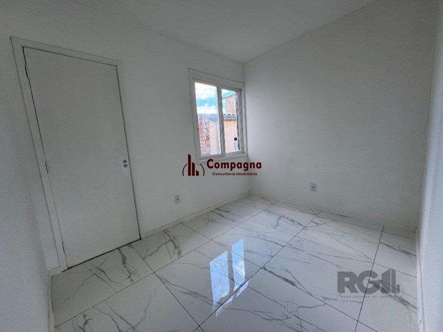 Apartamento com 54,70 m² de área privativa com dois dormitórios, sala, cozinha e área de serviço. Reformado.  Piso porcelanato — foto 5