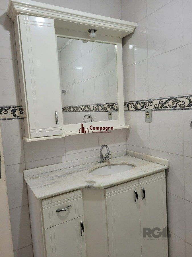 Apartamento 2 dormitórios com vaga no Bairro Cristal. — foto 4