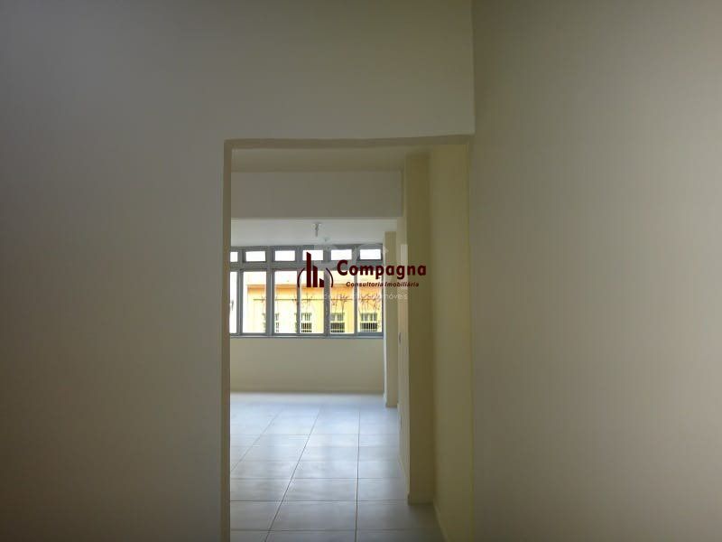 Sala comercial com 55,0 m2, com 2 banheiros e piso com porcelanato. — foto 5