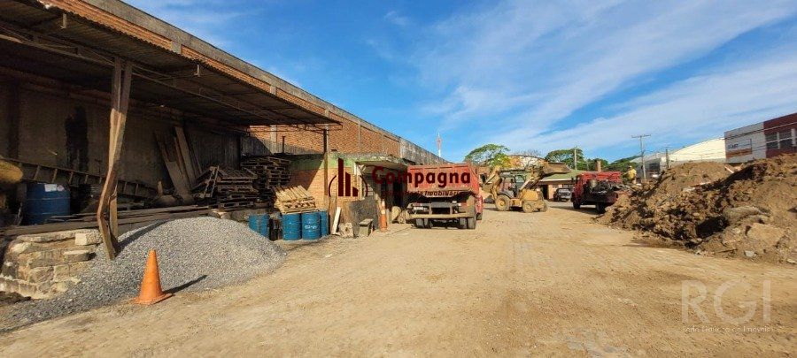 Depósito Pavilhão Venda no Bairro Navegantes  com 1800m²  de terreno e 324m² de escritórios - De esquina — foto 4