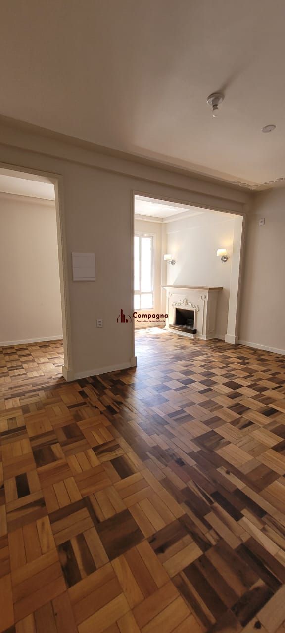 Venda apartamento totalmente reformado, 3 dormitórios living amplo, ótima iluminação, lareira ecológica, centro histórico — foto 3