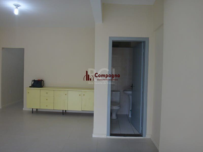 Sala comercial com 55,0 m2, com 2 banheiros e piso com porcelanato. — foto 3
