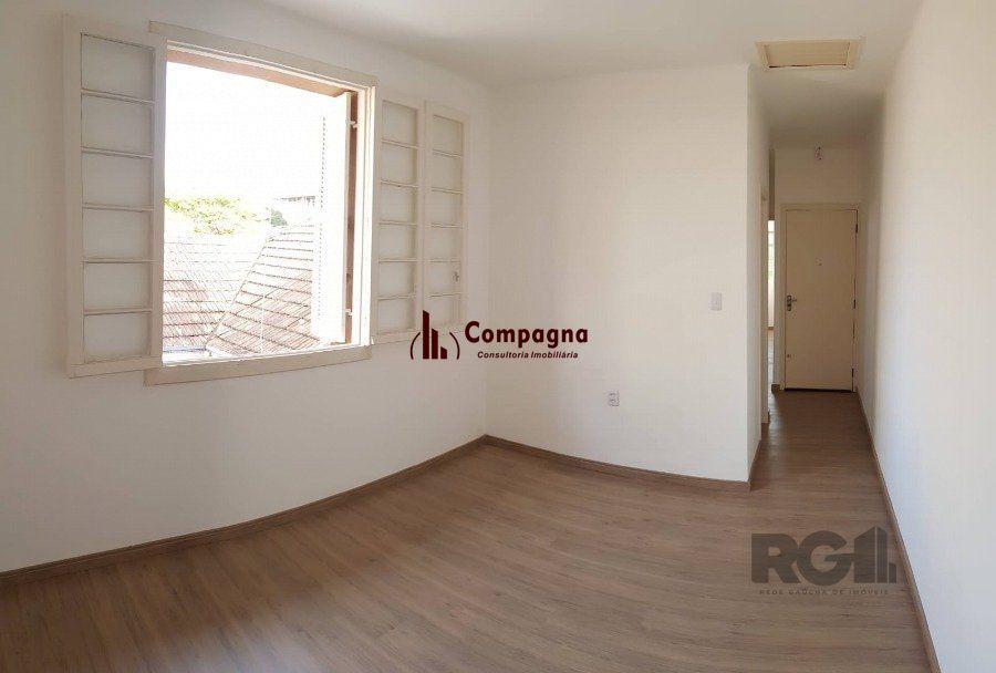 VENDA APARTAMENTO 2 DORMITÓRIOS, MENINO DEUS, REFORMADO,  BAIXA TAXA CONDOMINIAL, ENSOLARADO