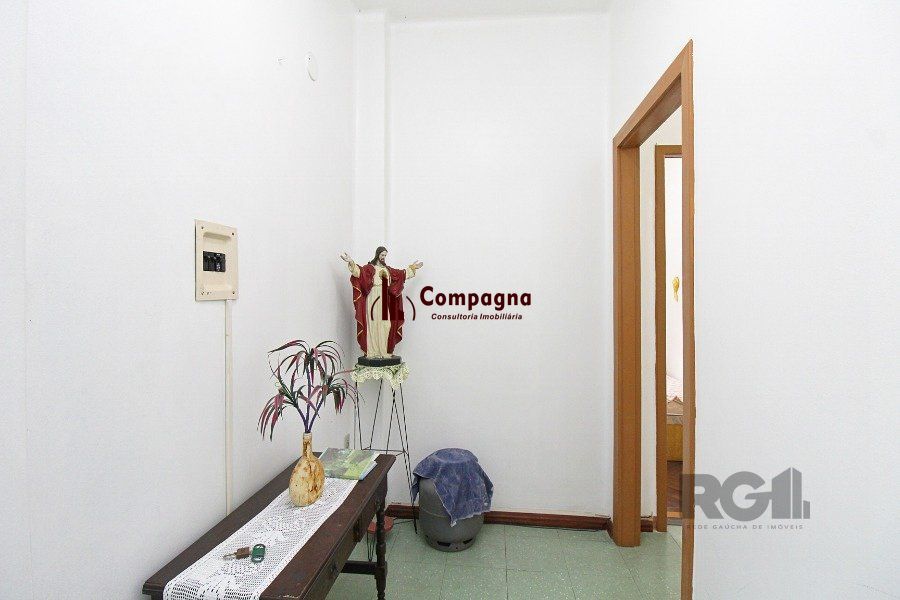 Apartamento a venda na Avenida Alberto Bins com 4 quartos, 2 banheiros, elevador, frente a fundos,  no coração do Centro Histórico de Porto Alegre — foto 4