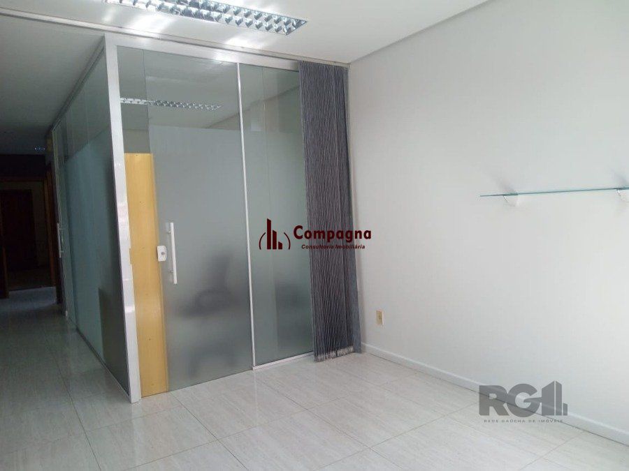 Sala Comercial à venda, 40m², Petrópolis - Porto Alegre — foto 2