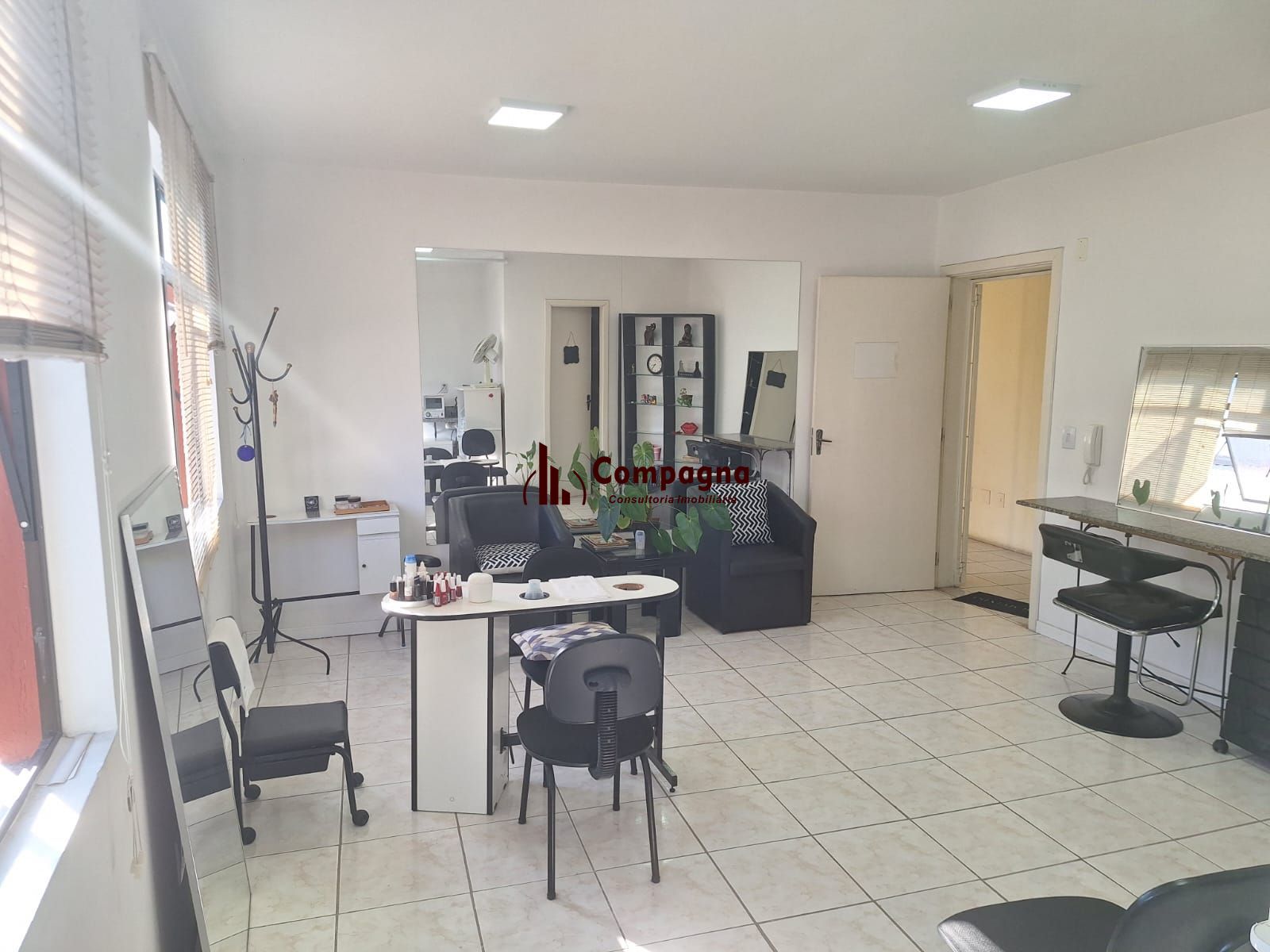 sala comercial na rua Sorocaba, bairro Passo D'areia,com 28,26m2 de área privativa, R$135.000,00 — foto 4