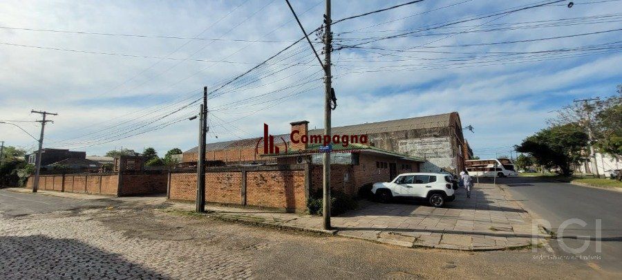 Depósito Pavilhão Venda no Bairro Navegantes  com 1800m²  de terreno e 324m² de escritórios - De esquina