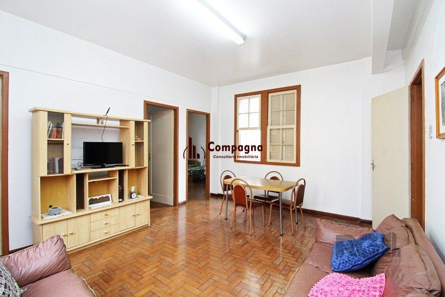 Apartamento a venda na Avenida Alberto Bins com 4 quartos, 2 banheiros, elevador, frente a fundos,  no coração do Centro Histórico de Porto Alegre — foto 2
