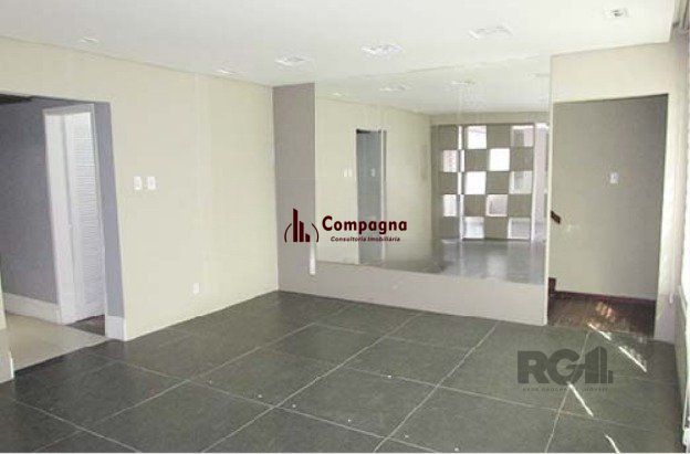 PRÉDIO A VENDA na rua Cairu, Navegantes Porto Alegre RS com aproximadamente 430m², com 2 pavimentos,  espaço de estacionamento para 8 veiculos, — foto 2