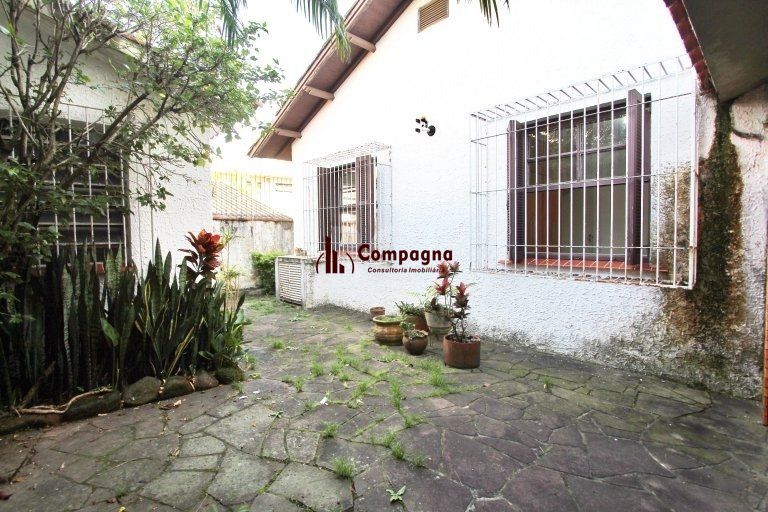 Casa para Venda - 200m², 4 dormitórios, 4 vagas - Medianeira — foto 2