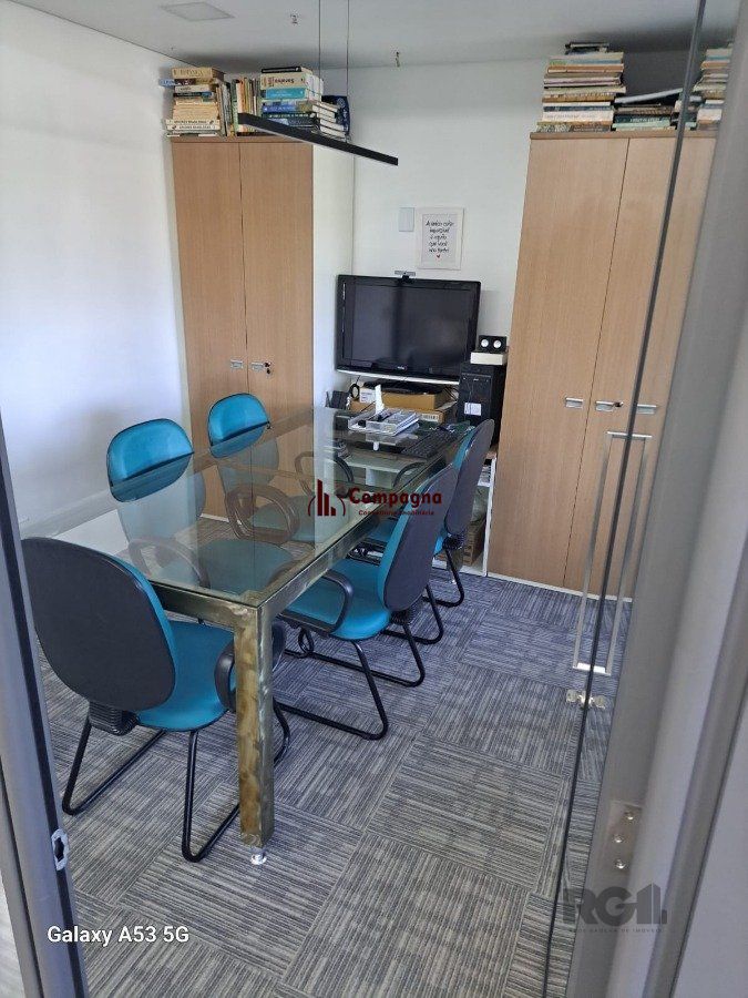 AMPLO CONJUNTO COMERCIAL COM 81 M2  NO HOM NILO — foto 4