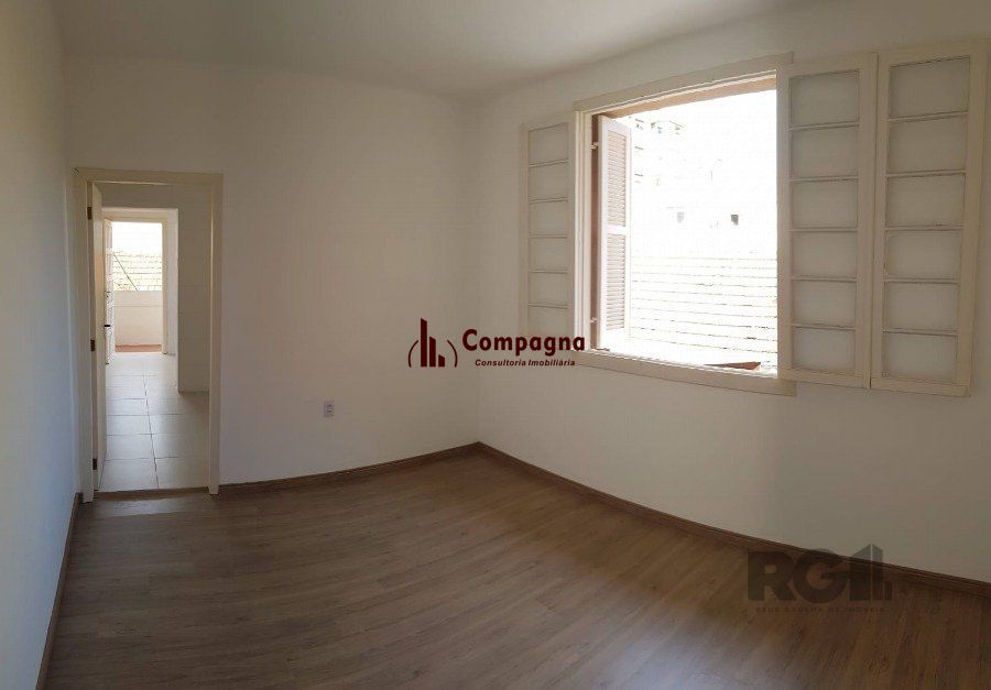 VENDA APARTAMENTO 2 DORMITÓRIOS, MENINO DEUS, REFORMADO,  BAIXA TAXA CONDOMINIAL, ENSOLARADO — foto 2