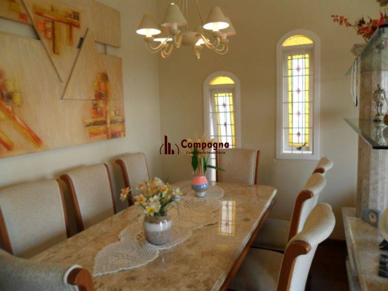 Casa para Venda - 348m², 3 dormitórios, sendo 1 suites, 2 vagas - Medianeira — foto 4
