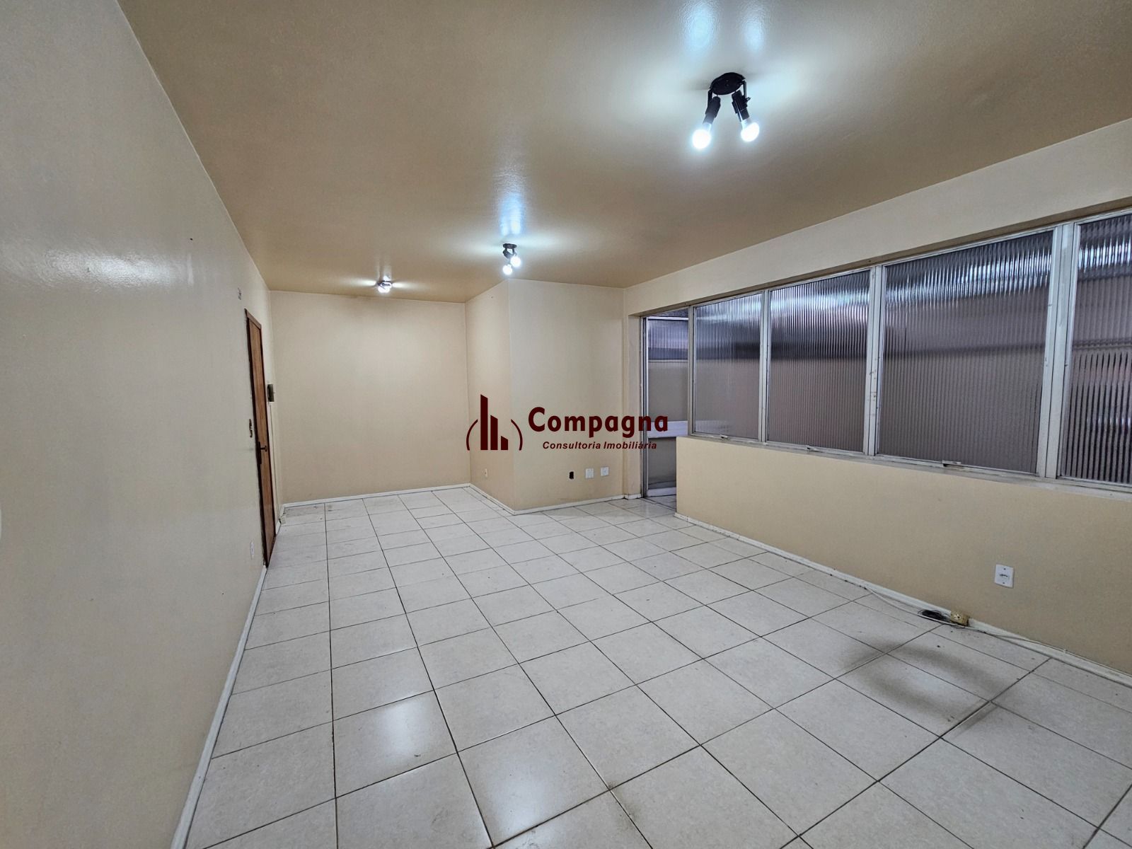 Ampla sala comercial na Cristóvão Moinhos de Vento com 53m2 — foto 2
