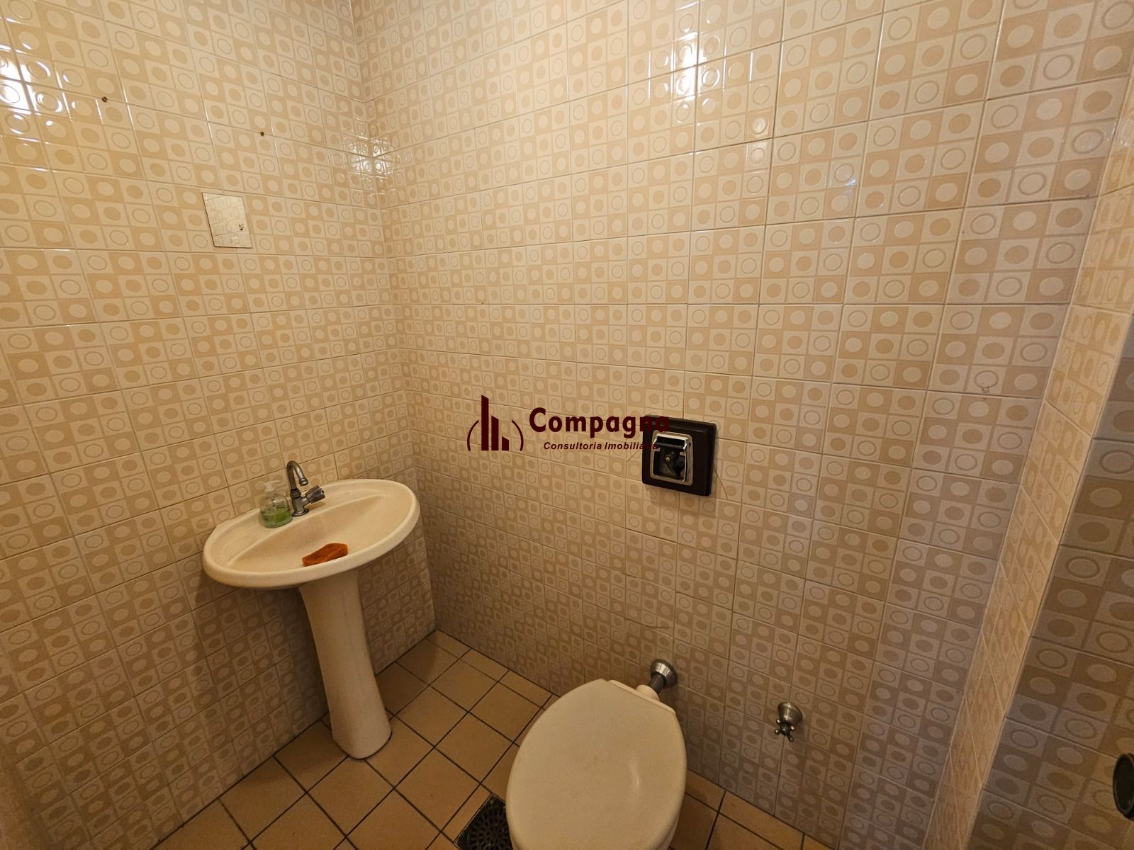 Ampla sala comercial na Cristóvão Moinhos de Vento com 53m2 — foto 4