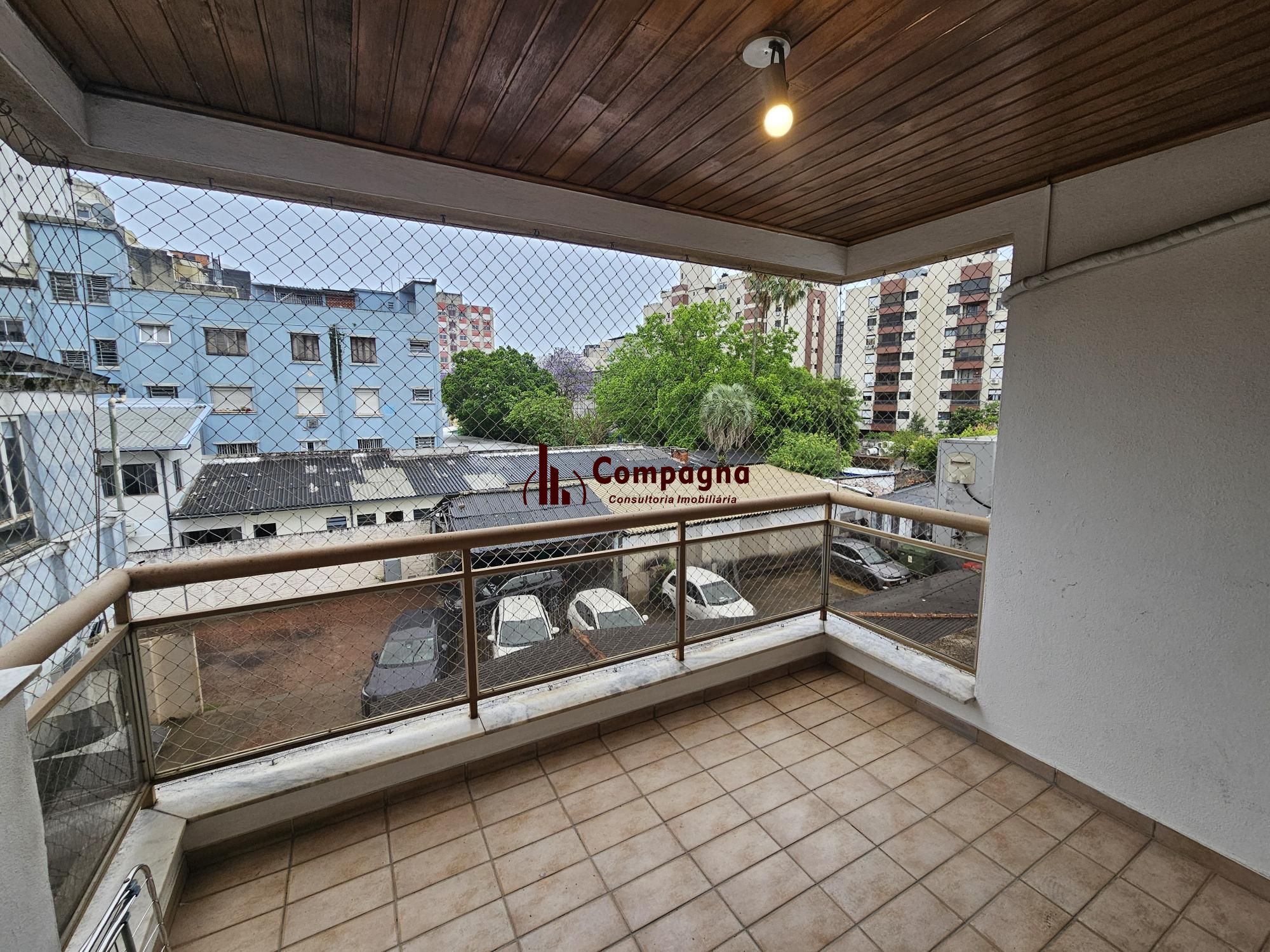 CIDADE BAIXA COM SACADA E VAGA DE GARAGEM — foto 3