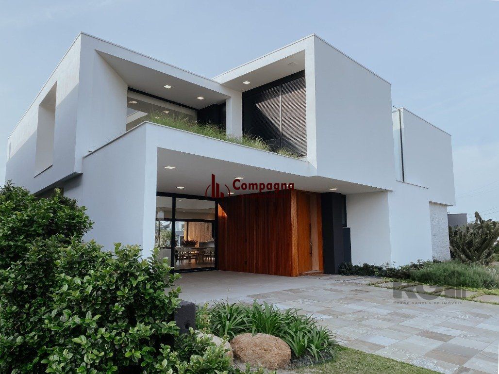 MAGNÍFICA MANSÃO A BEIRA LAGO NO COND. ENSEADA - 6 SUÍTES, 8 BANHEIROS E 2 VAGAS — foto 3