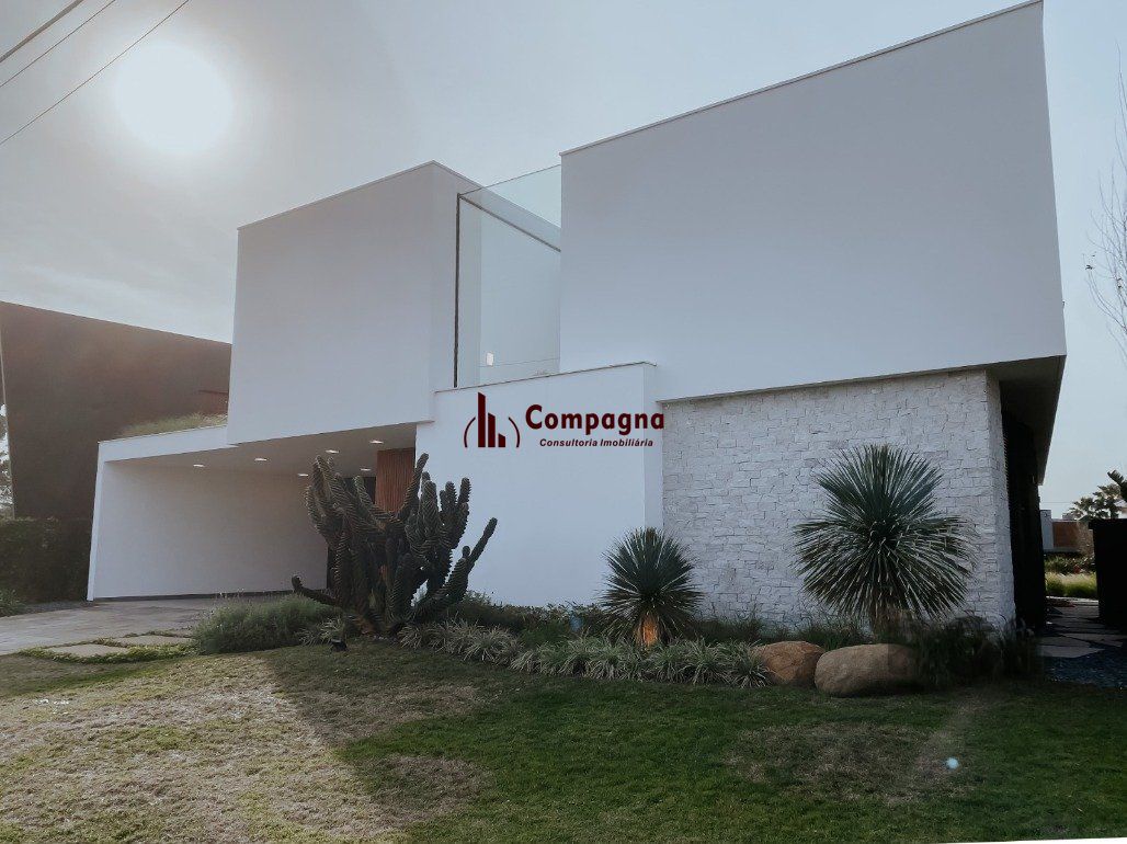 MAGNÍFICA MANSÃO A BEIRA LAGO NO COND. ENSEADA - 6 SUÍTES, 8 BANHEIROS E 2 VAGAS — foto 5