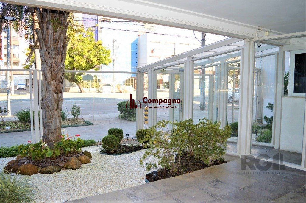 Excelente apartamento 2 dorm. sendo 1 suite, com terraço, churrasqueira, semimobiliado - 1 vaga dupla - Bairro Cidade Baixa — foto 4