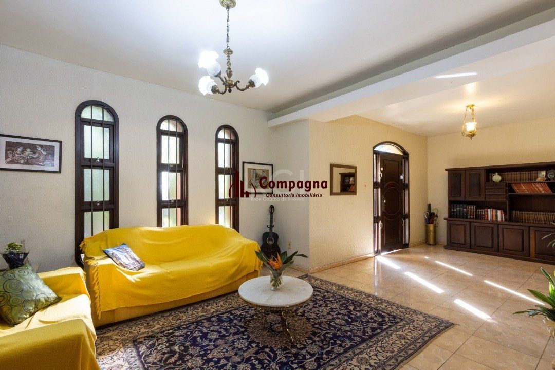 Sobrado com 345m² privativos, 3 suites, 2 vagas, churrasqueira. pátio com piscina - Bairro Cristal — foto 4