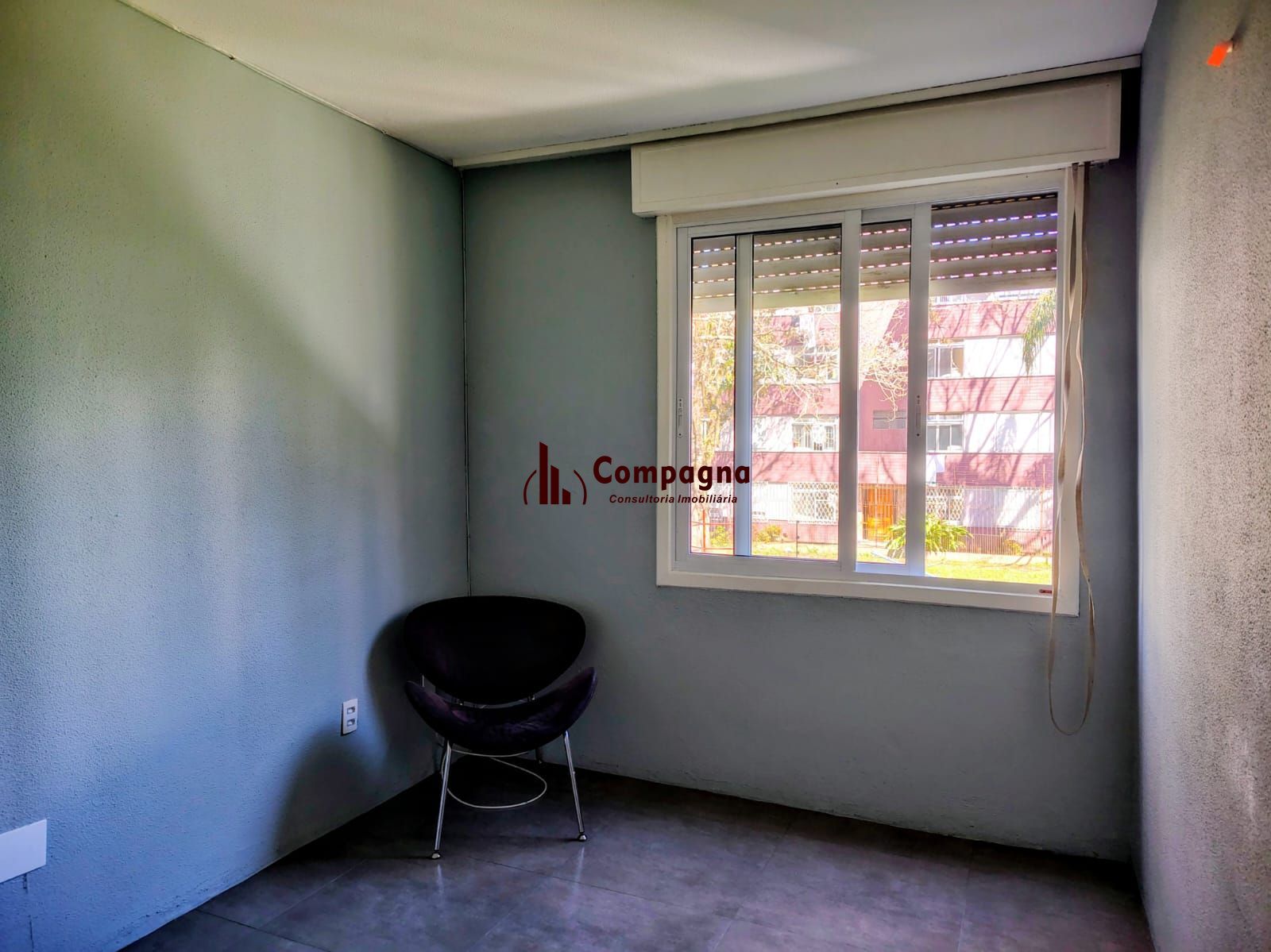 Apartamento de 2 dormitórios, living, cozinha, área de serviço e banheiro social. — foto 4