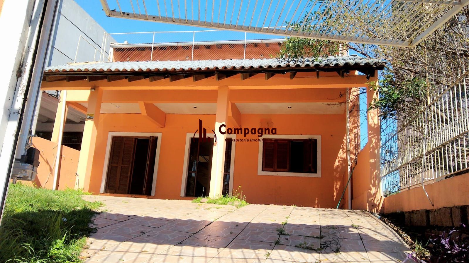 Excelente casa comercial no bairro Glória!