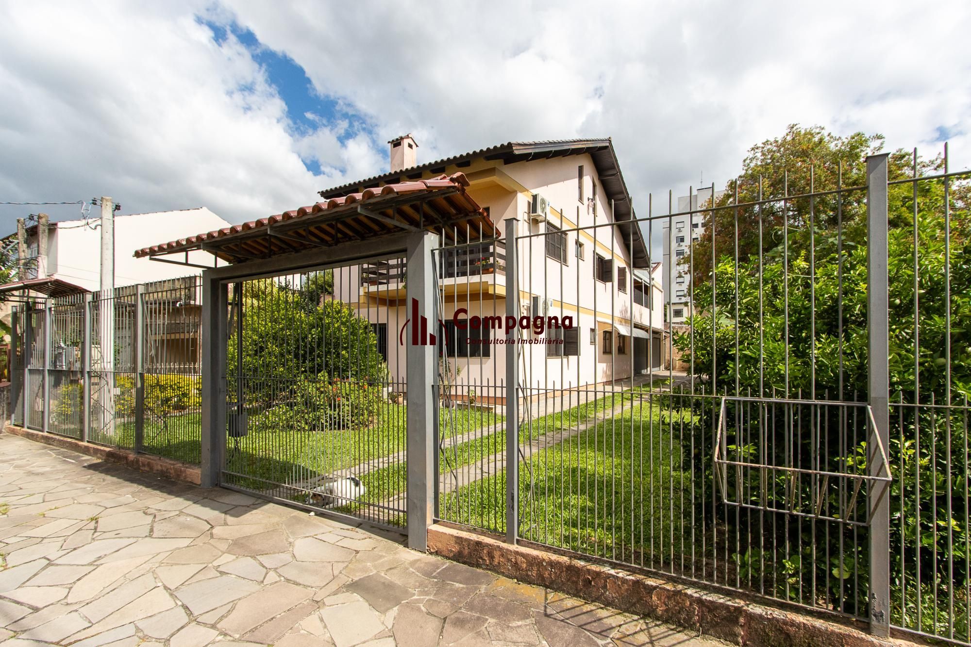 Casa Residencial ou Comercial, com 3 quartos (1 suite), 229m² privativos - Bairro Tristeza