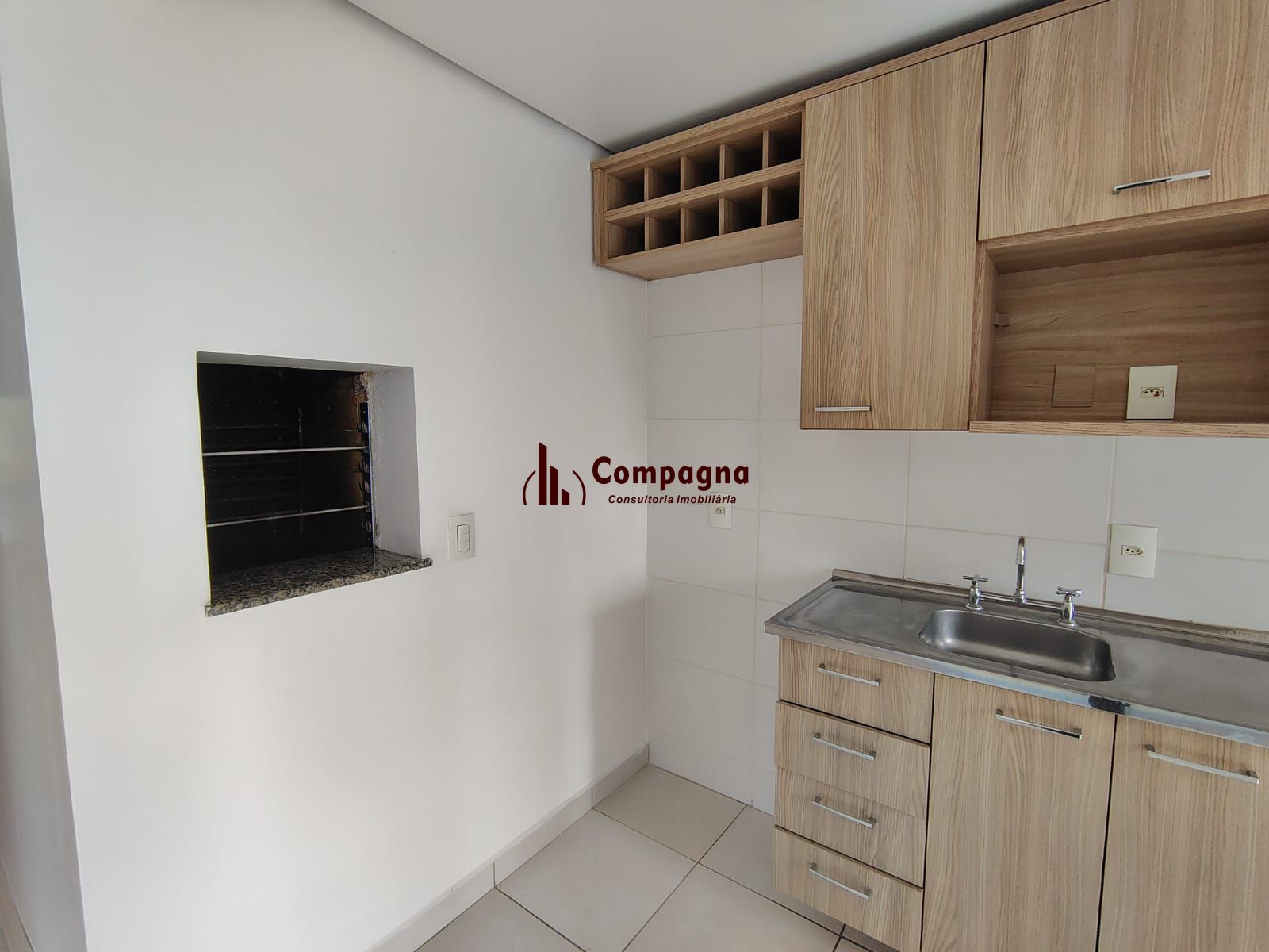 Apartamento de 2 dormitórios, living, cozinha planejada, área de serviço, banheiro social e 1 vaga de garagem escriturada. — foto 5