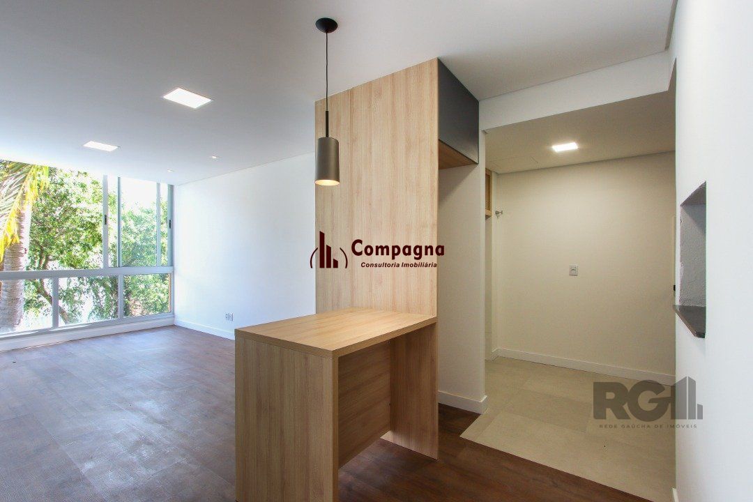 Apartamento em Porto Alegre no Bairro Petrópolis, de 2 quartos, GARDEN , semi mobiliado