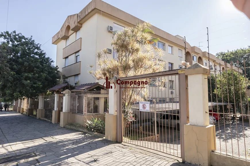 Apartamento de 2 quartos, no Bairro Tristeza, semi-mobiliado, com vaga escriturada.