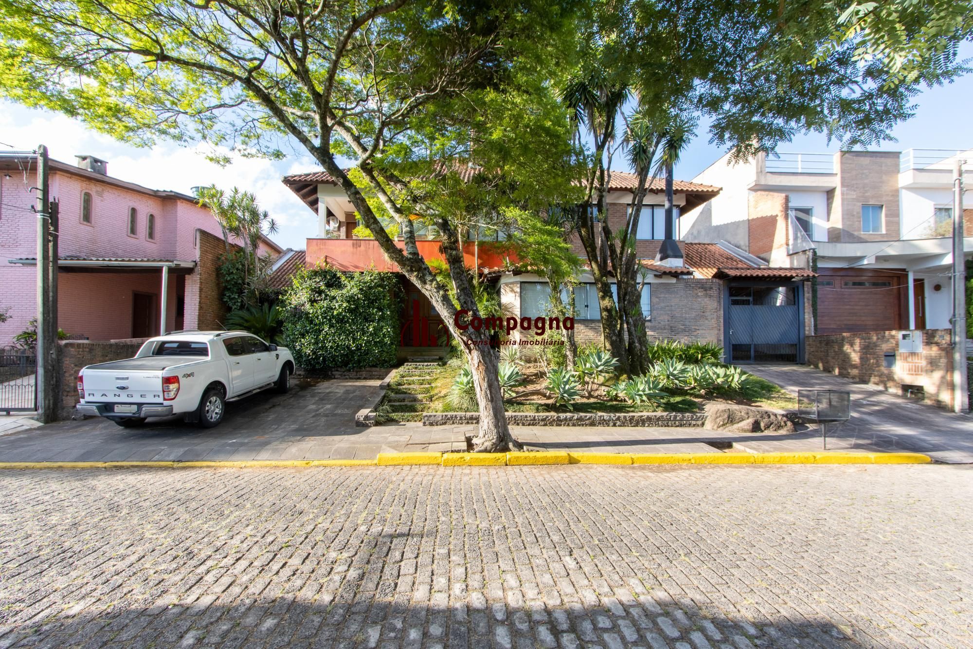 Excelente Casa em Condominio Fechado com 440,60m Dormitórios, sendo 2 Suítess — foto 2
