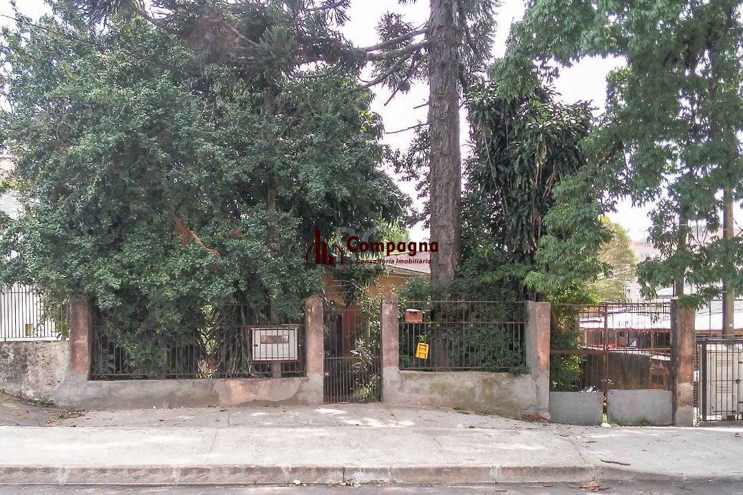 terreno com 605m², 11m de frente e 55m de frente a fundos.