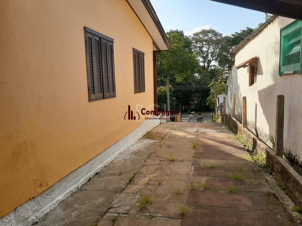 Casa para Venda - 80m², 2 dormitórios, 3 vagas - Belém Novo — foto 2