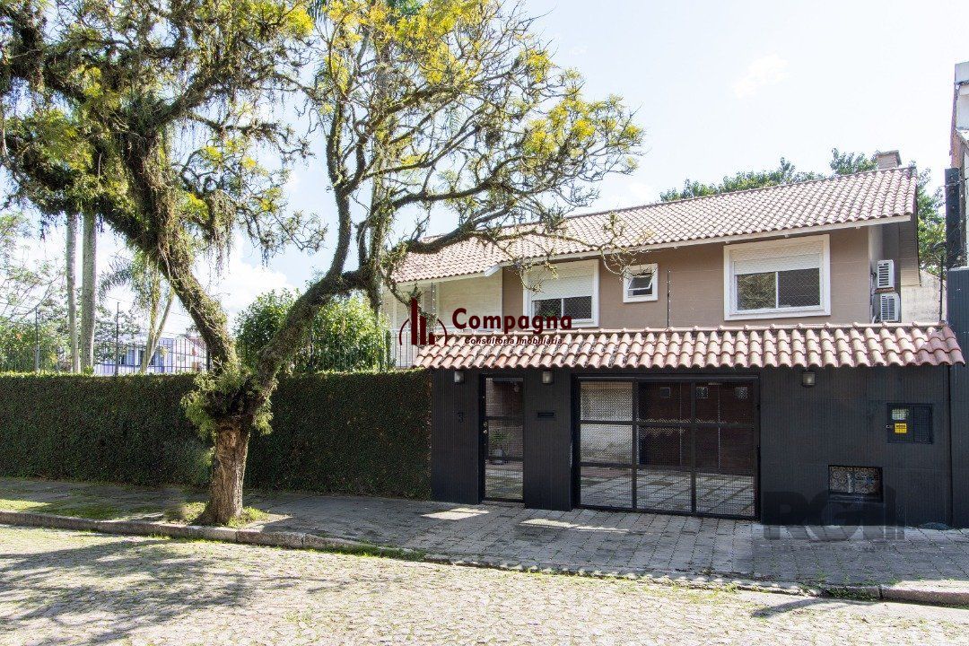 Casa a venda no bairro Guarujá com 4 dormitórios, piscina e salão de festas — foto 4