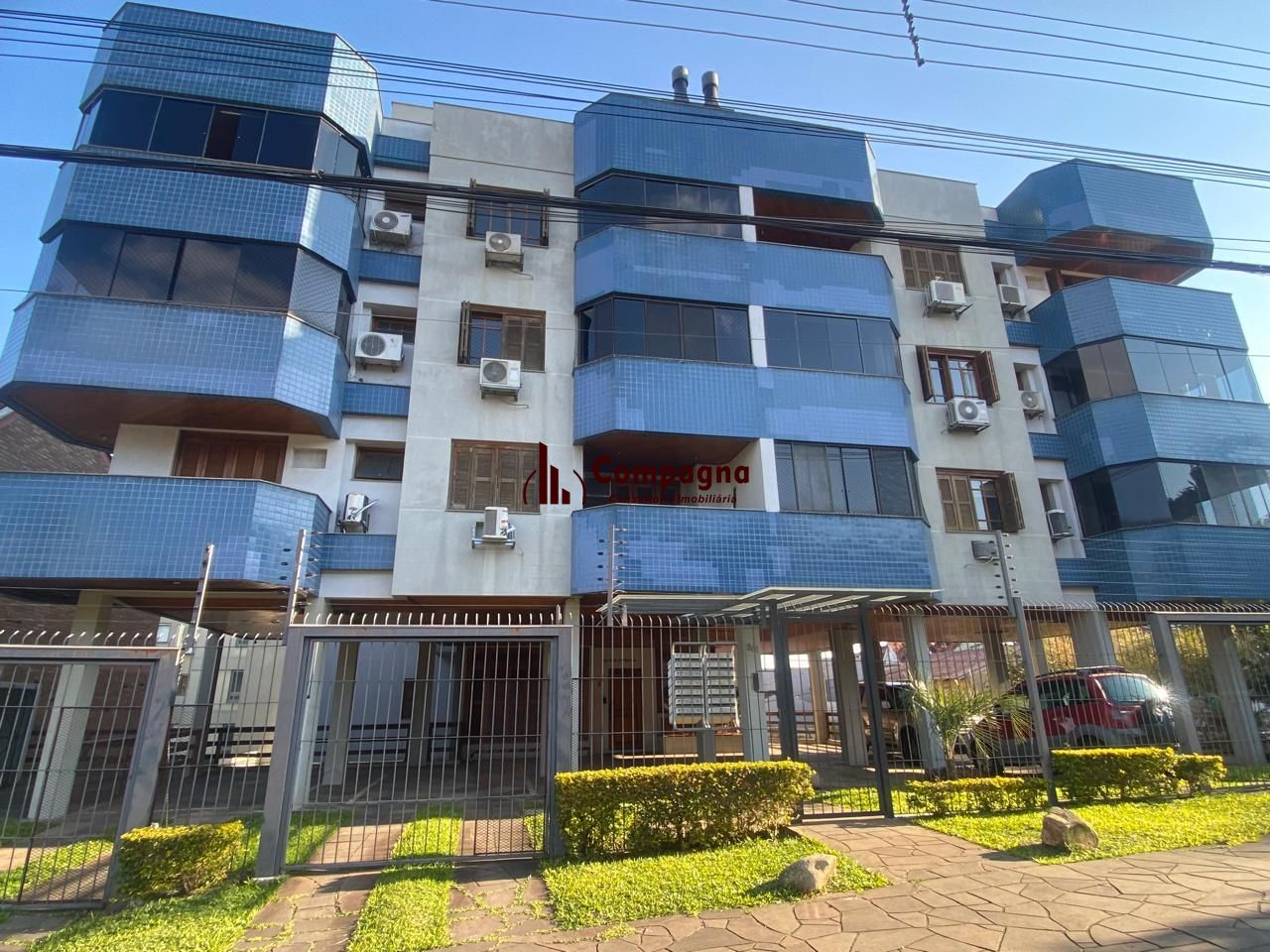 Excelente apartamento 3 dormitórios sendo 01 suíte, Sacada e com Òtima Posição Solar — foto 2