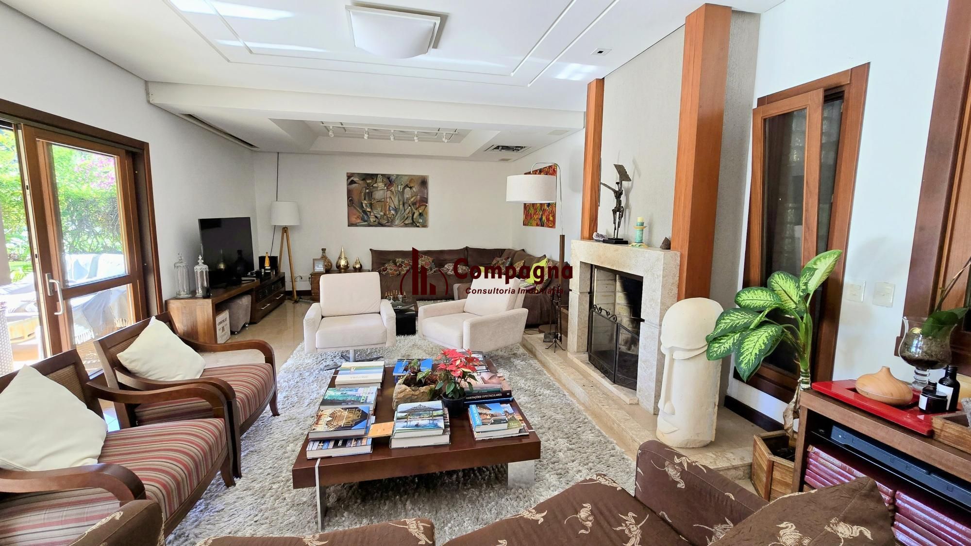 Casa no Terra Ville com fundo para o lago, com 4 suites.