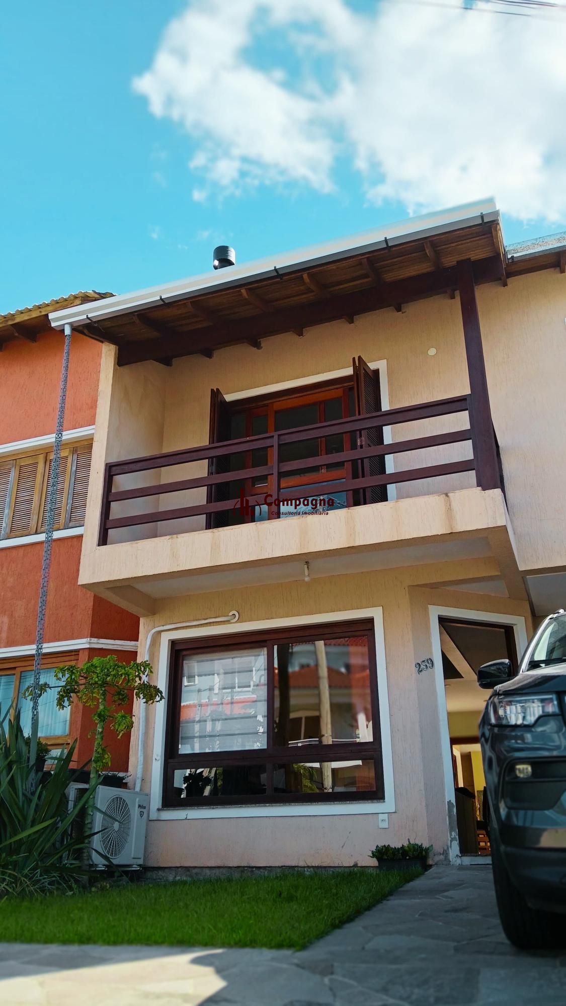 Casa aconchegante com 3 dormitórios, piscina e lareira