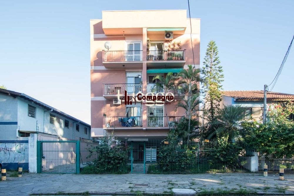 Apartamento de 2 dormitórios, 2 banheiros e 1 vaga no bairro Cristal.