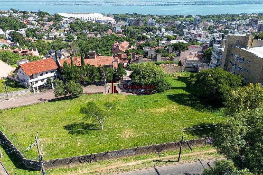 Excelente terreno à venda em Porto Alegre, localizado na Rua Correa Lima,