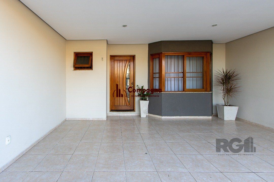 Casa para Venda - 300m², 5 dormitórios, sendo 1 suites, 4 vagas - Portal do Guarujá — foto 4