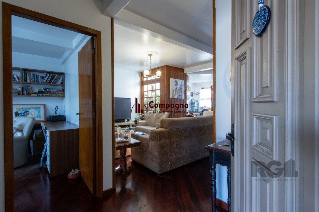 Casa de alvenaria, 3 quartos, 1 suíte, 4 banheiros e 5 vagas de garagem. — foto 5