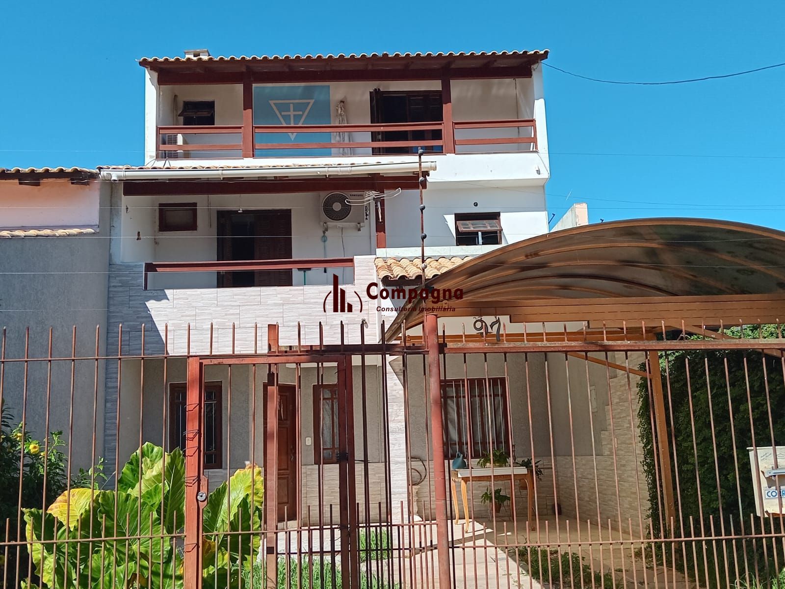 Excelente oportunidade de adquirir um sobrado no charmoso bairro Guarujá — foto 2