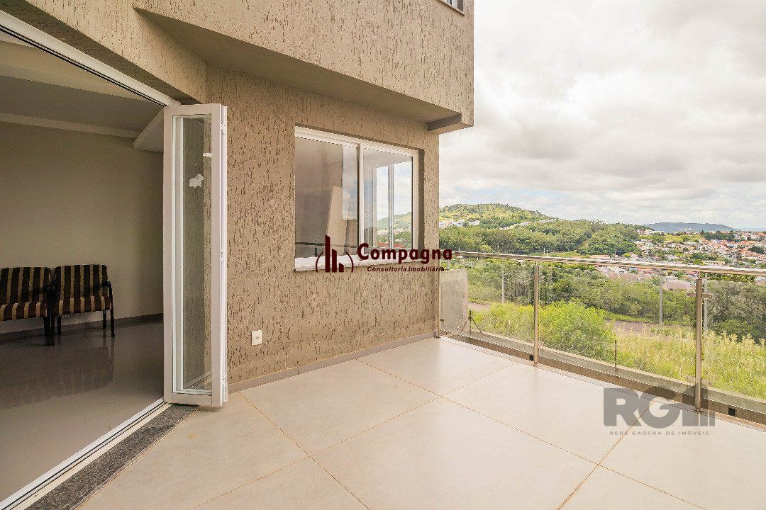 Sobrado, 185 metros quadrados privativo, com 3 quartos, 1 suíte, Living e cozinha integrados, lareira, churrasqueira, lavabo e 2 vagas de garagem.                       e 2 vagas de garagem — foto 5