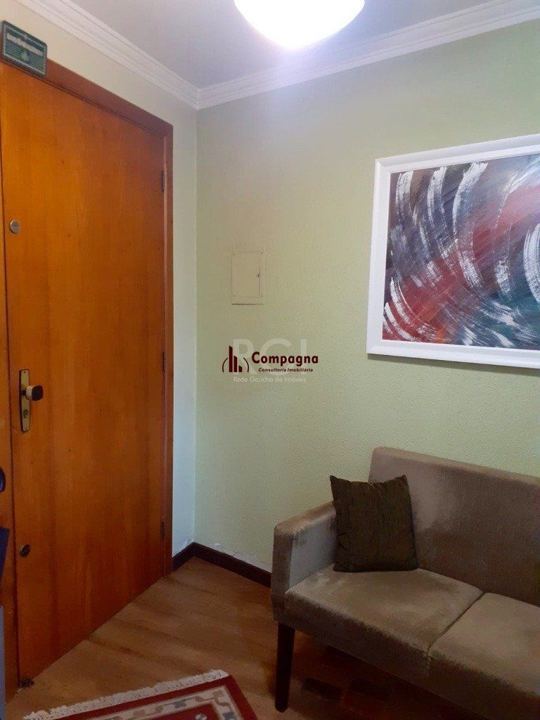sala comercial com 39m² privativos com hall de espera, banheiro e  ampla sala/escritório com móveis sob medida. — foto 2
