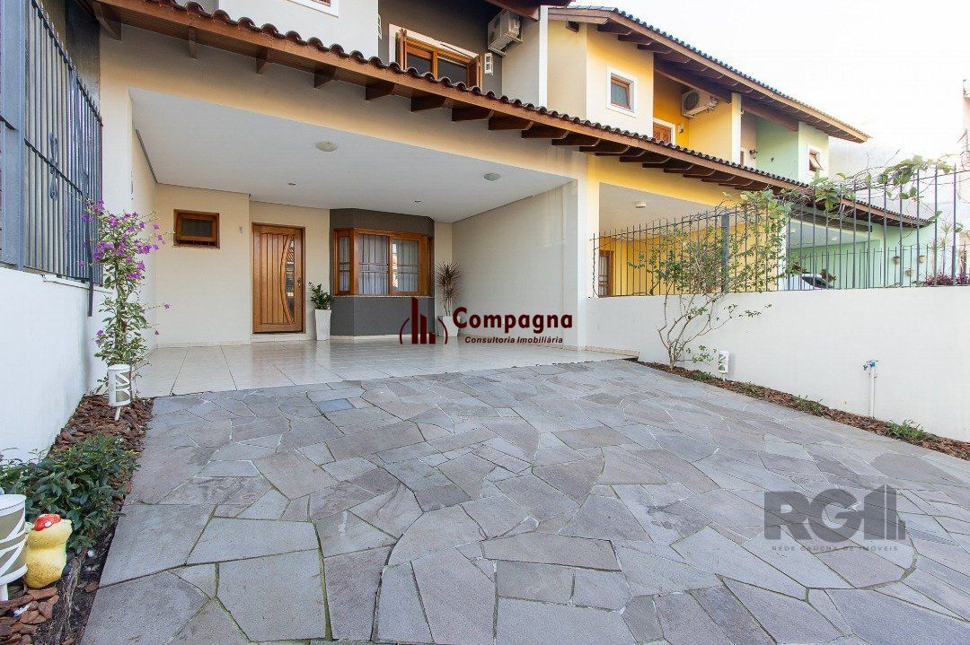 Casa para Venda - 300m², 5 dormitórios, sendo 1 suites, 4 vagas - Portal do Guarujá — foto 3