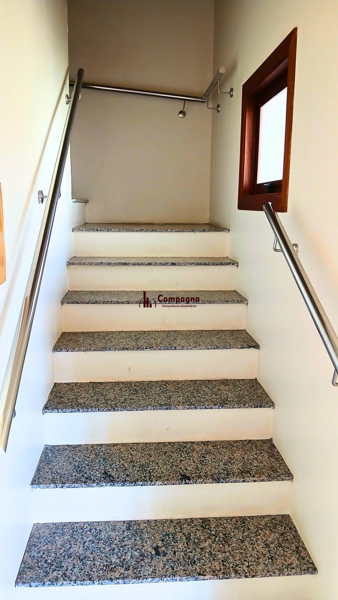 Casa aconchegante com 3 dormitórios, piscina e lareira — foto 4