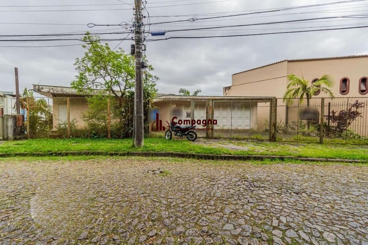 Casa com 5 dormitórios e 3 vagas no bairro Assunção